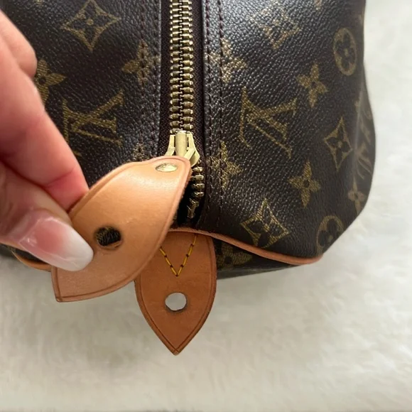 Authentic Louis Vuitton Monogram Speedy 40 Handbag with lock and key - Picture 5 of 12